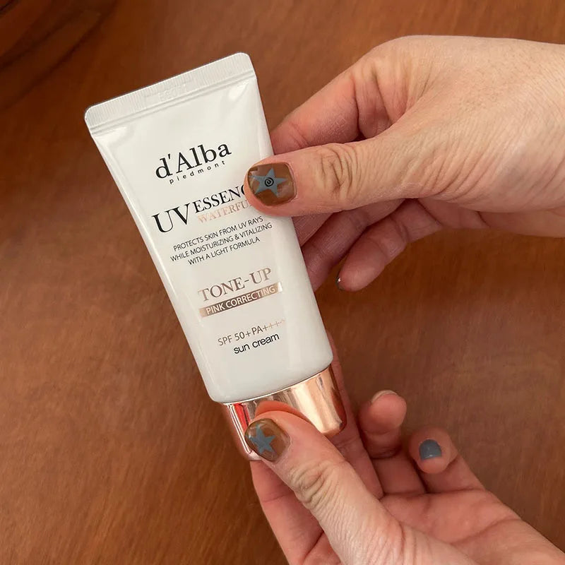 d'Alba UV Essence Solare SPF50+ Idratante Leggero Rinfrescante Delicato per Viso - 50ml